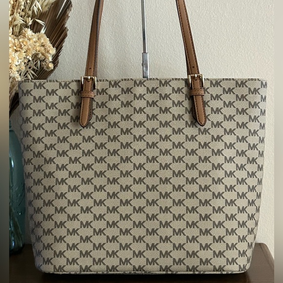 MICHAEL KORS Monogram Jet Set Tote NWT - Picture 3 of 13